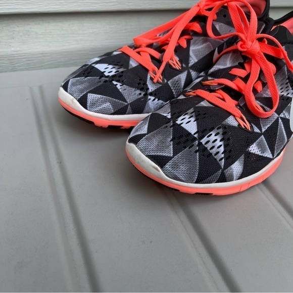 Nike Free Trainer Fit 5.0 Running Shoes Black White Lava Glow Size 7 Women’s - Picture 3 of 10